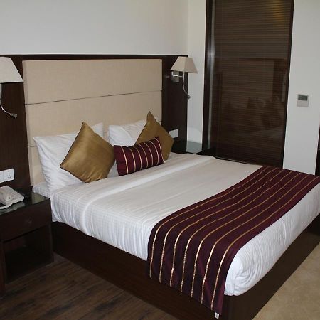 Hotel Ds Clarks Inn Gurgaon Exterior photo