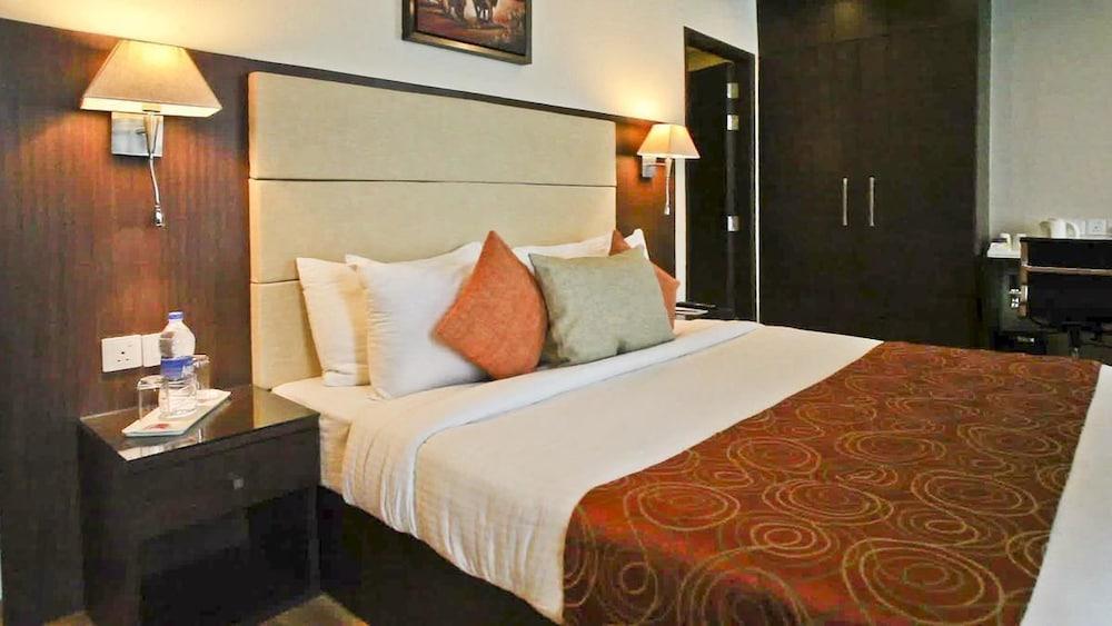 Hotel Ds Clarks Inn Gurgaon Exterior photo