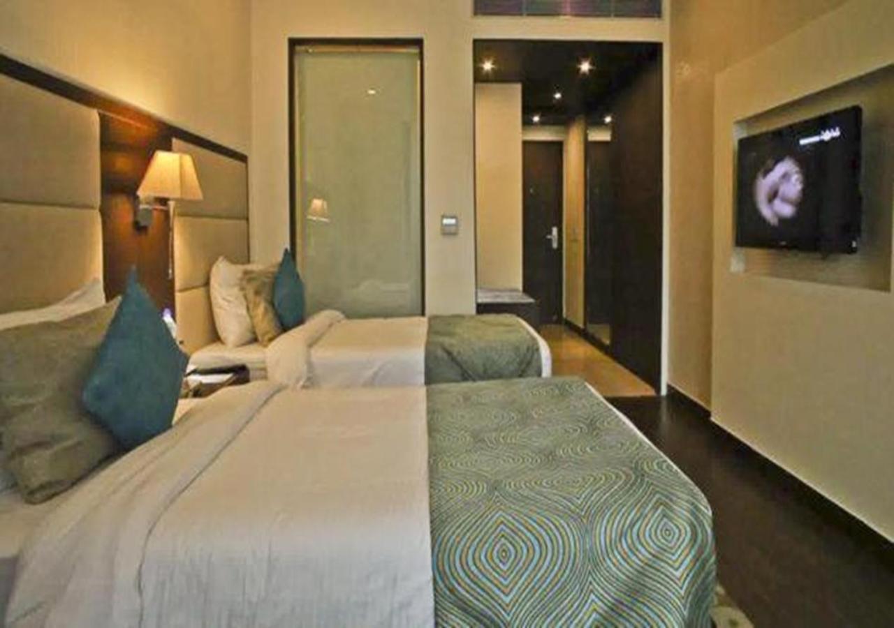 Hotel Ds Clarks Inn Gurgaon Exterior photo