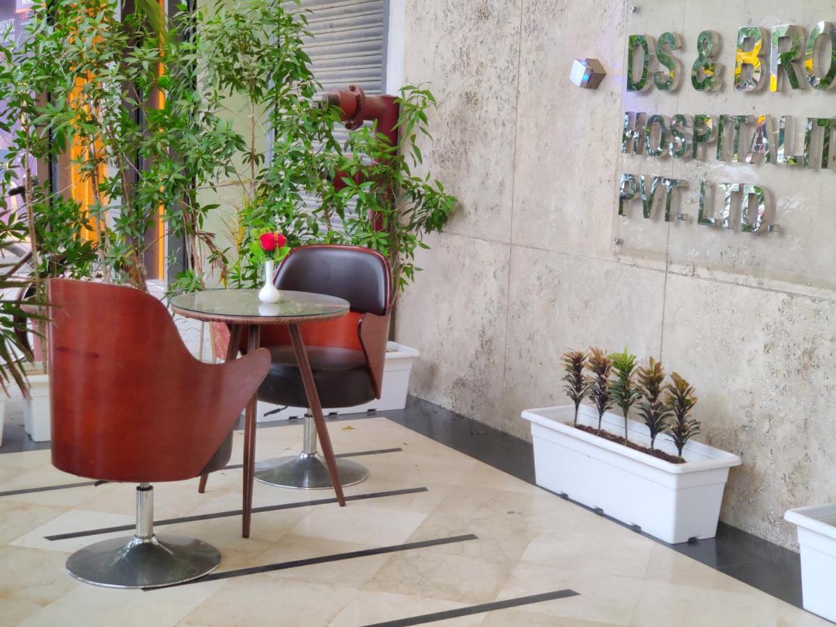 Hotel Ds Clarks Inn Gurgaon Exterior photo