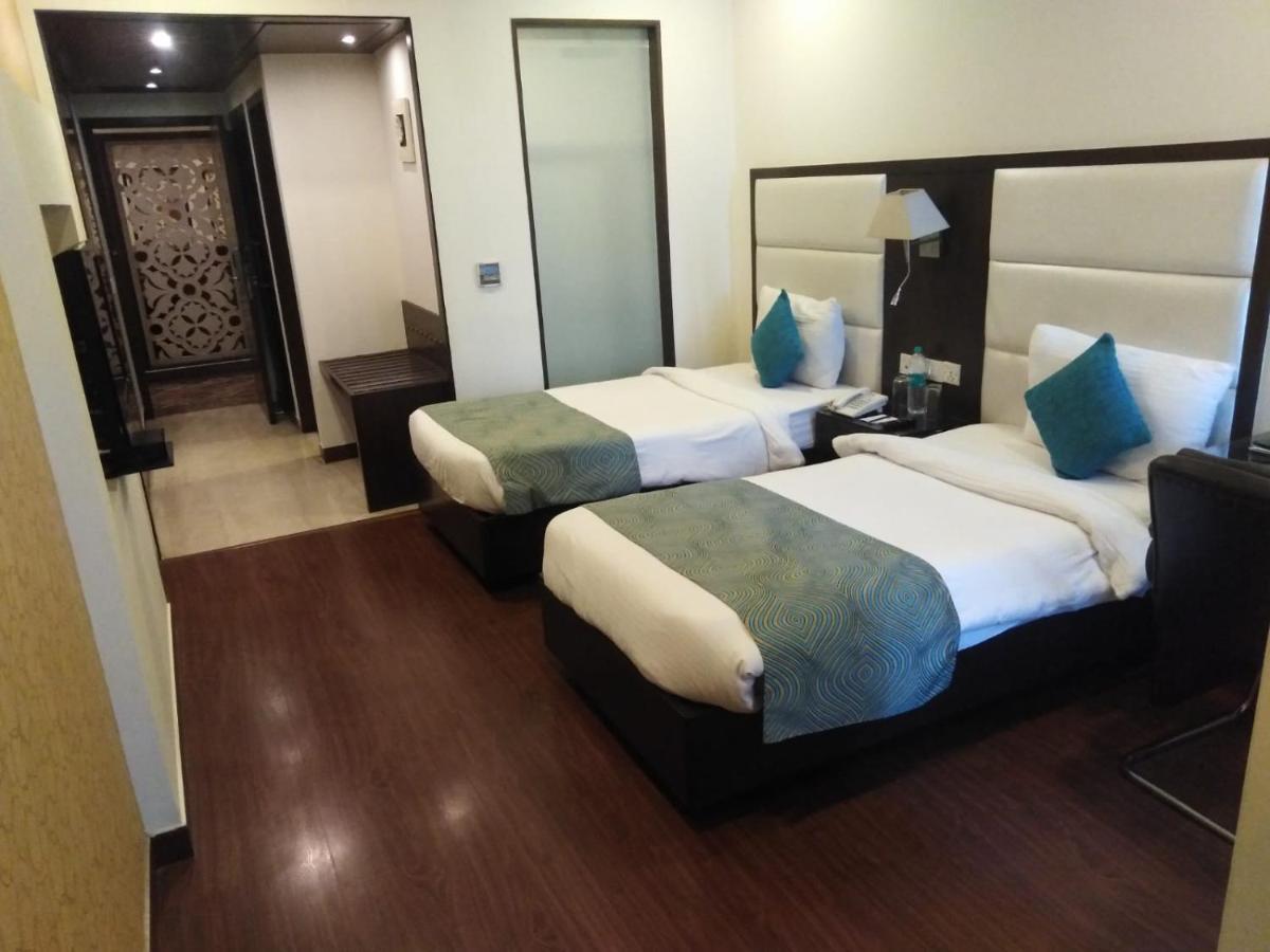 Hotel Ds Clarks Inn Gurgaon Exterior photo
