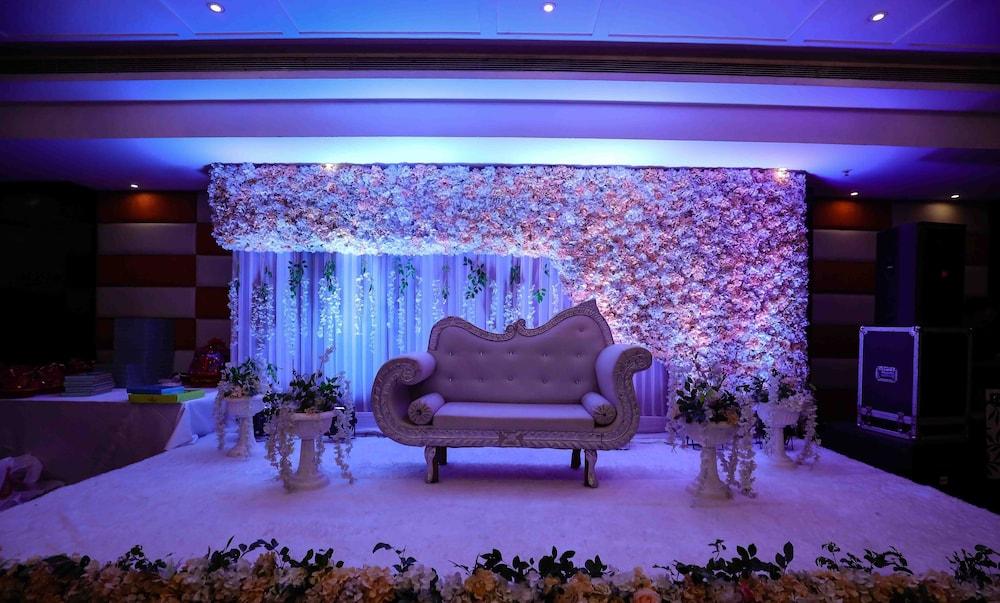 Hotel Ds Clarks Inn Gurgaon Exterior photo