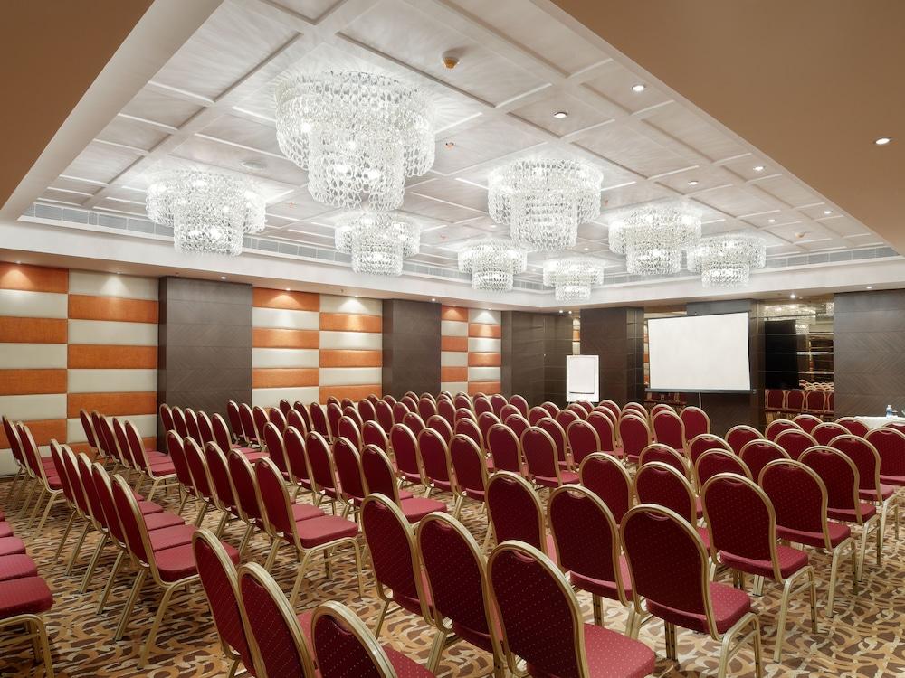 Hotel Ds Clarks Inn Gurgaon Exterior photo